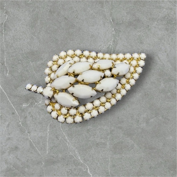 DeLizza & Elster Jewelry - DeLizza & Elster 1960s milk glass leaf brooch